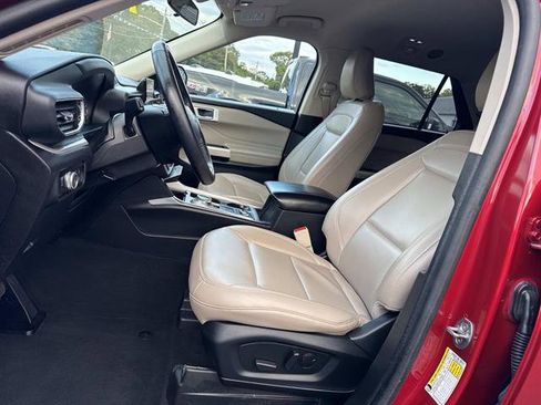 Used 2023 Ford Explorer XLT w/ Equipment Group 202A image 7