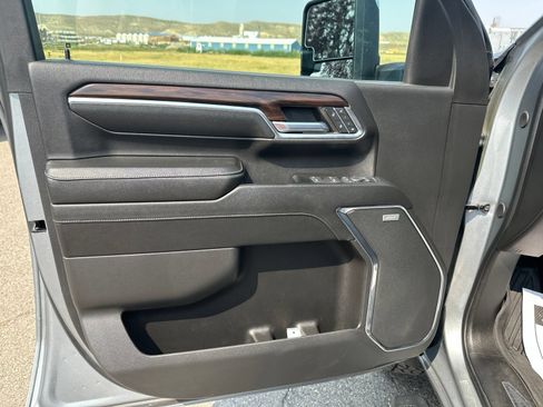 Used 2024 GMC Sierra 2500 SLT w/ SLT Convenience Package AWD/4WD image 8