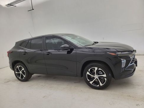 New 2026 Chevrolet Trax RS w/ Sunroof Package FWD image 1