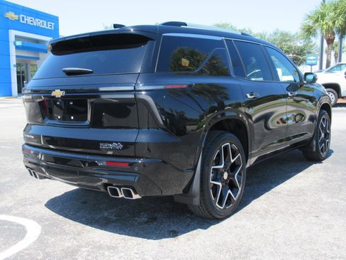 Used 2025 Chevrolet Traverse High Country FWD image 6