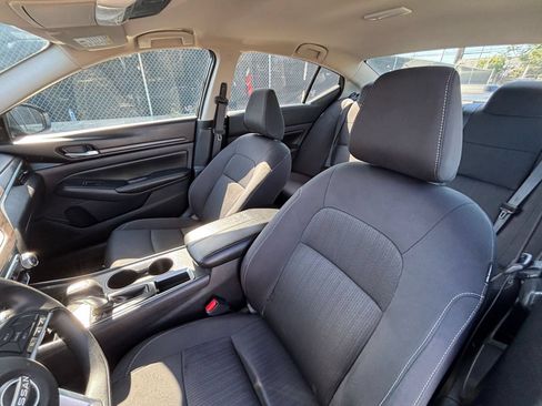 Used 2025 Nissan Altima 2.5 SV FWD image 37