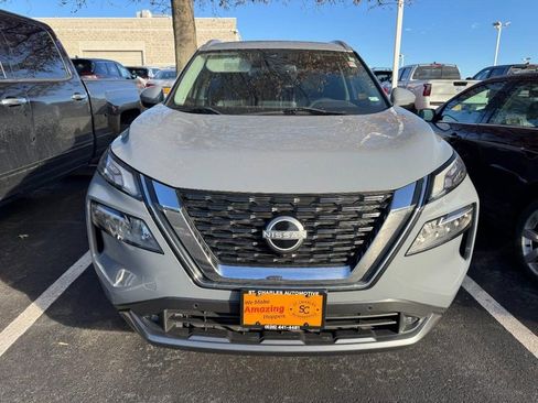 Used 2022 Nissan Rogue SL w/ SL Premium Package image 2