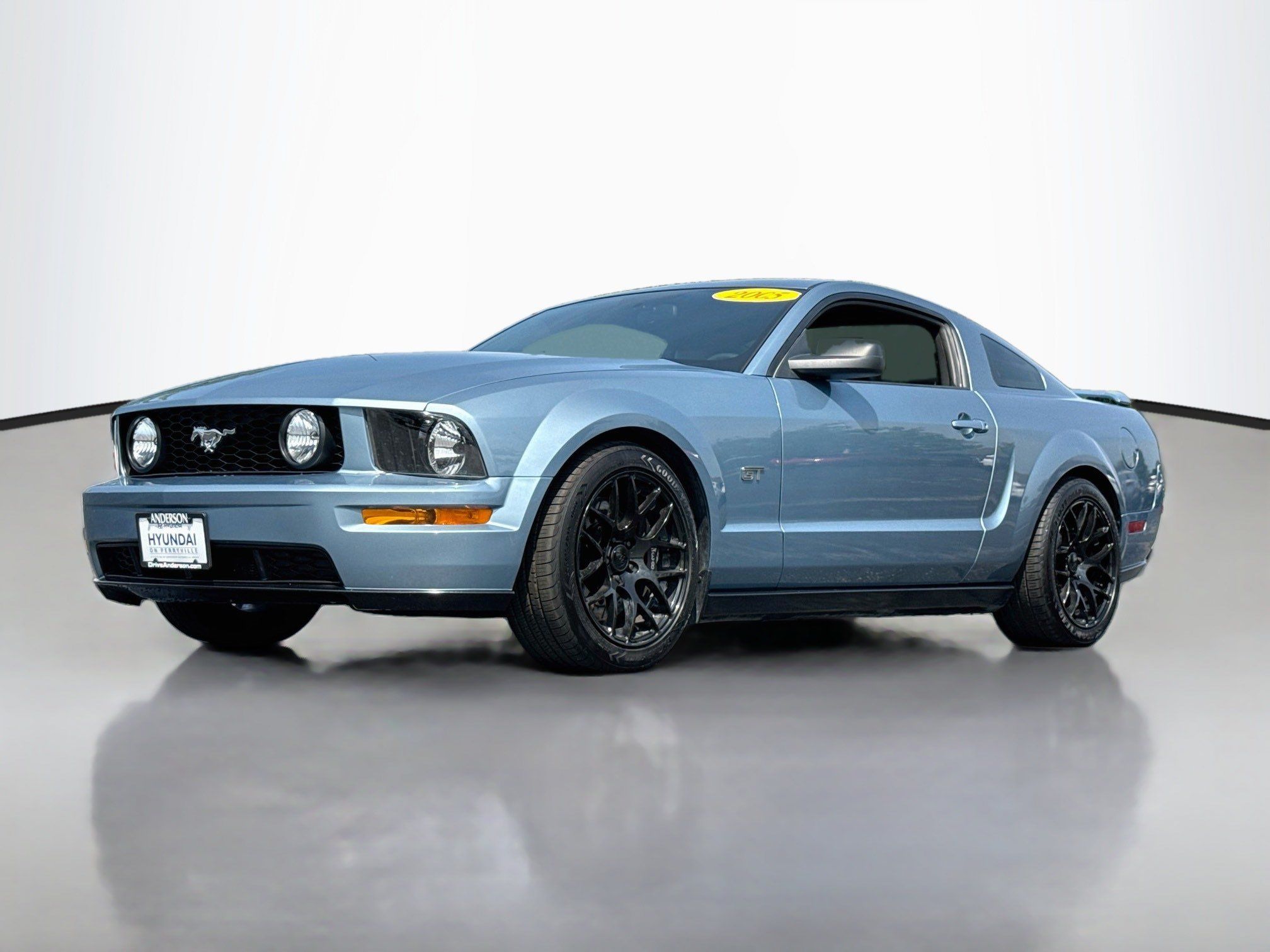 Used 2005 Ford Mustang GT RWD image 3