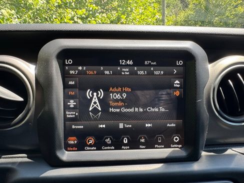 Used 2023 Jeep Gladiator Sport AWD/4WD image 21