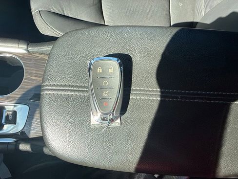 Used 2022 Chevrolet Malibu Premier FWD image 22