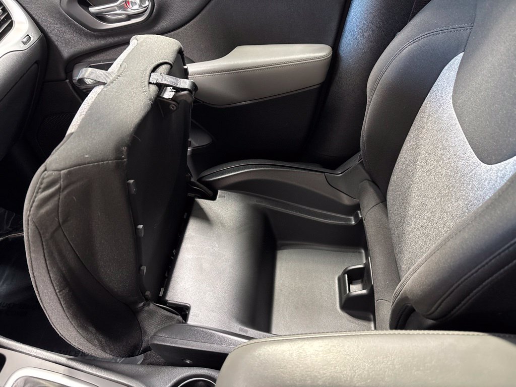 Used 2014 Jeep Cherokee Latitude w/ Cold Weather Group FWD image 30
