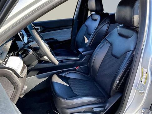 Used 2024 Jeep Compass Latitude image 21