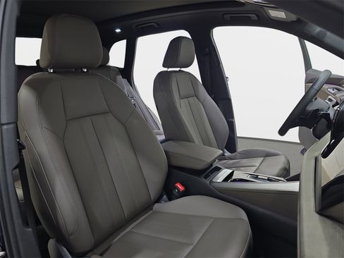 Used 2025 Audi Q5 2.0T Premium Plus w/ Premium Plus image 12