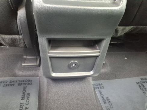 Used 2024 Ford Edge SE AWD/4WD image 10