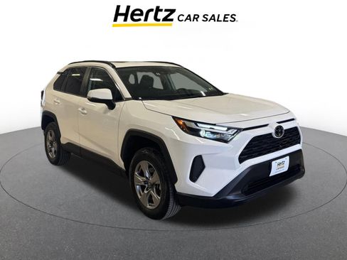 Used 2025 Toyota RAV4 XLE image 1