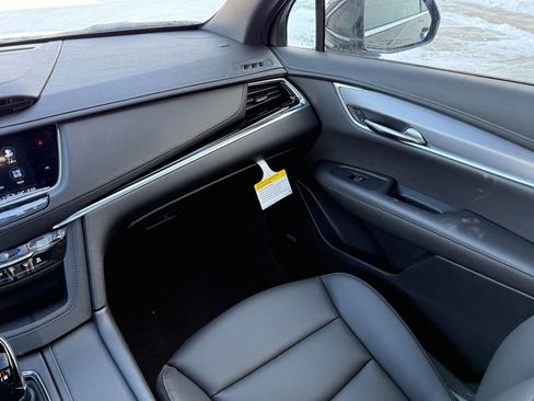 New 2025 Cadillac XT6 Luxury image 32