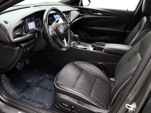 Used 2019 Buick Regal Avenir w/ Driver Confidence Package II image 10