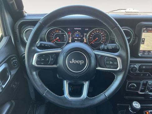 Used 2018 Jeep Wrangler Unlimited Sahara AWD/4WD image 12