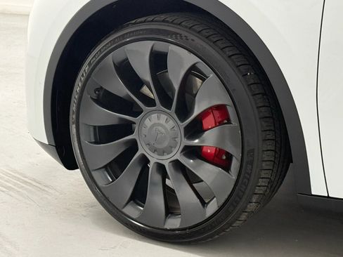 Used 2023 Tesla Model Y Performance image 41