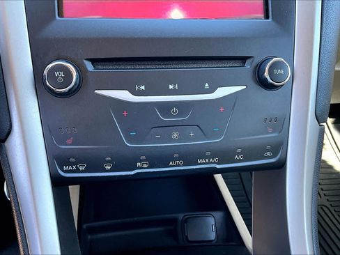 Used 2015 Ford Fusion SE w/ Equipment Group 502A FWD image 33