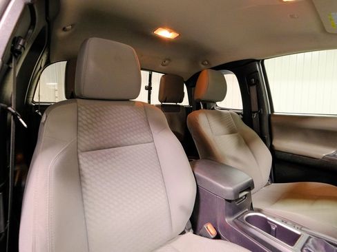Used 2022 Toyota Tacoma SR w/ SR Convenience Package image 17