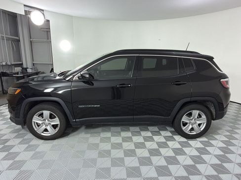 Used 2022 Jeep Compass Latitude FWD image 2