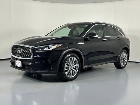 Used 2023 INFINITI QX50 Luxe AWD/4WD image 3