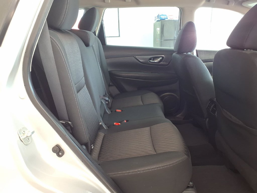 Used 2018 Nissan Rogue S FWD image 12