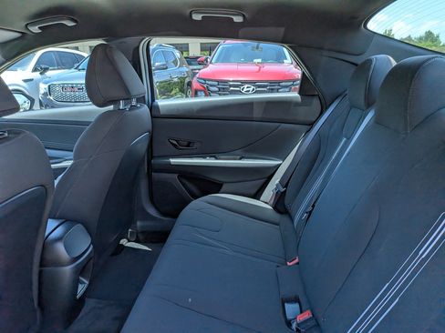Used 2025 Hyundai Elantra SEL FWD image 13