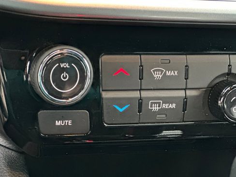 Used 2024 Jeep Compass Latitude image 28