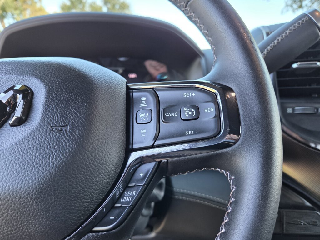Used 2024 RAM 2500 Limited AWD/4WD image 17