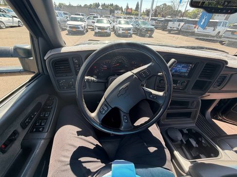 Used 2003 Chevrolet Silverado 2500 LT w/ Skid Plate Package AWD/4WD image 5