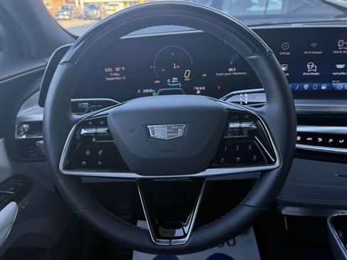 Certified 2024 Cadillac Lyriq Luxury AWD/4WD image 35