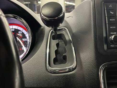 Used 2020 Dodge Grand Caravan SE w/ Rear Park Assist Package FWD image 10