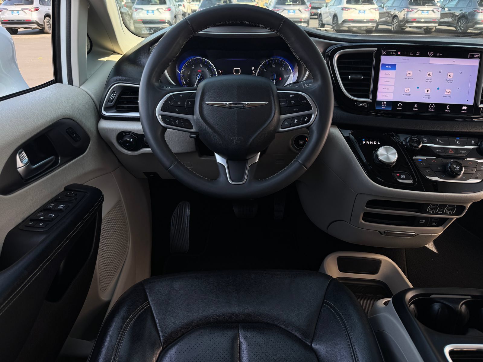 Used 2022 Chrysler Pacifica Touring-L FWD image 15