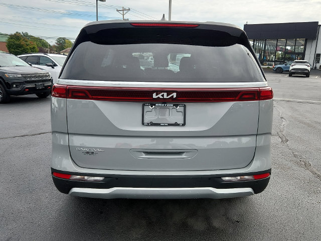 Used 2024 Kia Carnival EX FWD image 5
