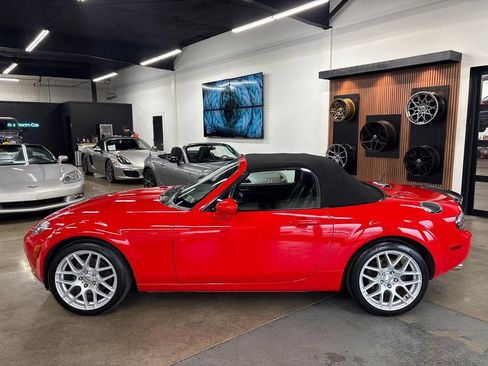 Used 2006 MAZDA MX-5 Miata Grand Touring RWD image 5