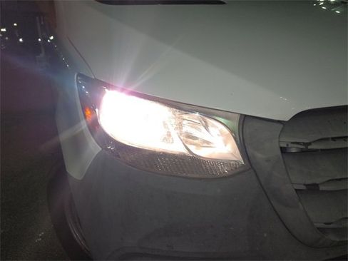 Used 2021 Mercedes-Benz Sprinter 2500 image 31