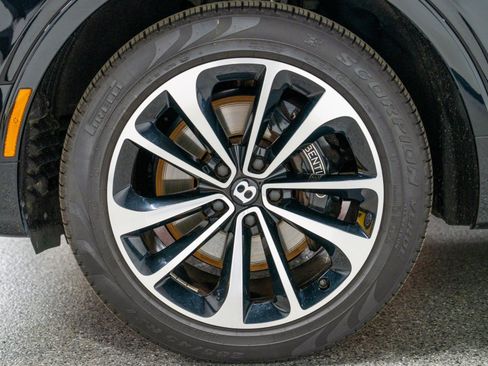 Used 2024 Bentley Bentayga Extended Wheelbase image 9