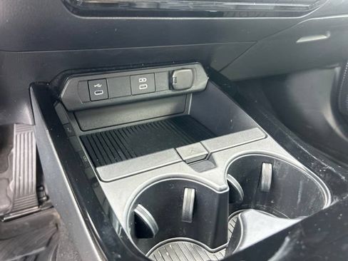 Used 2024 Toyota Prius XLE FWD image 25