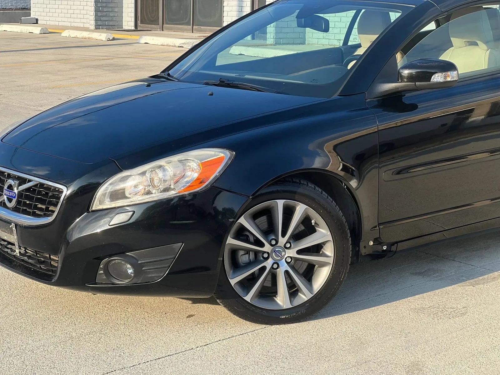 Used 2011 Volvo C70 T5 FWD image 3