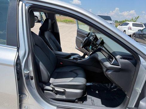 Used 2022 Toyota Camry SE FWD image 18