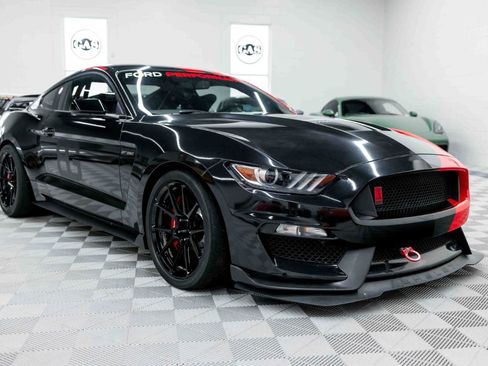 Used 2017 Ford Mustang Shelby GT350R w/ GT350R Equipment Group 920A RWD image 4