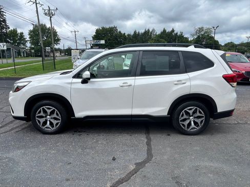 Used 2019 Subaru Forester Premium AWD/4WD image 8