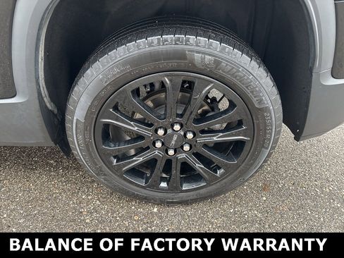 Used 2023 GMC Acadia SLE w/ Driver Convenience Package image 9