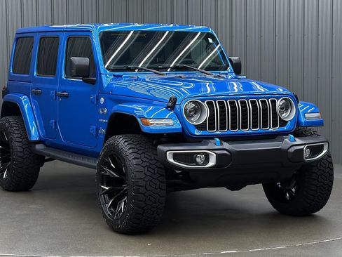 Used 2024 Jeep Wrangler Unlimited Sahara AWD/4WD image 7