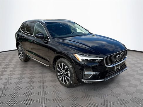Used 2023 Volvo XC60 B5 Plus image 4