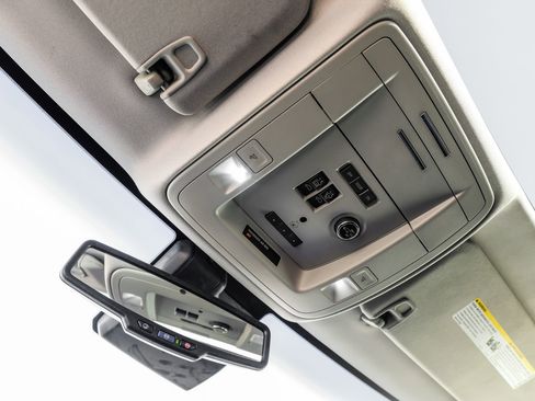 Used 2020 Chevrolet Suburban LT image 36