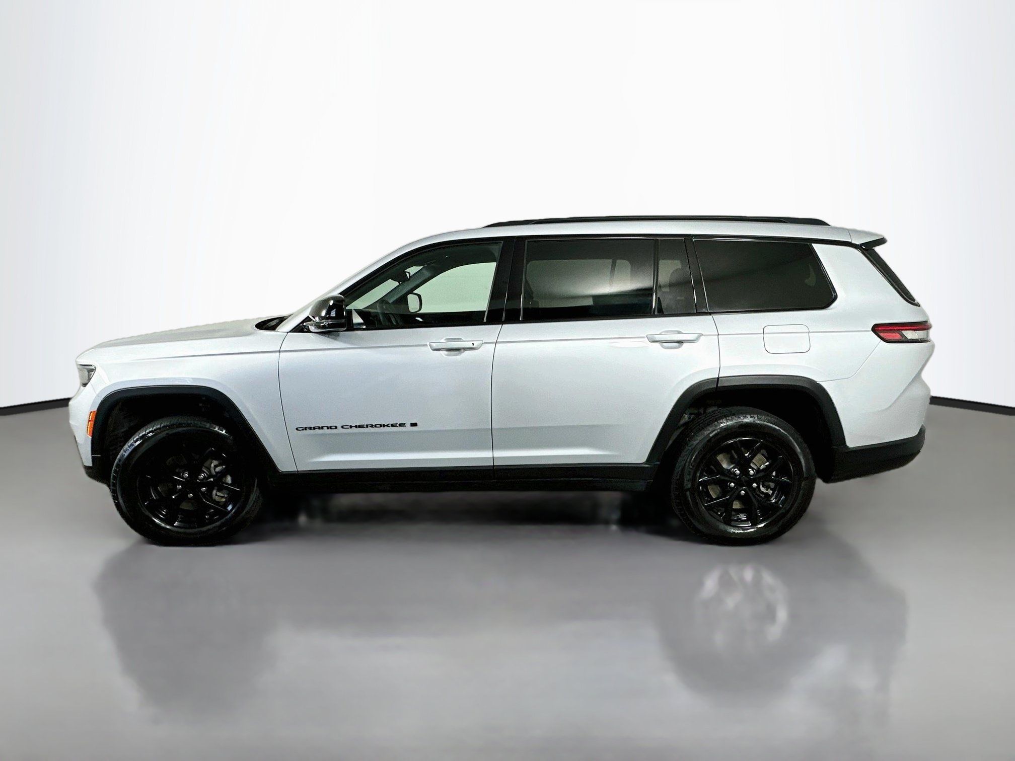 Used 2024 Jeep Grand Cherokee L Laredo AWD/4WD image 4