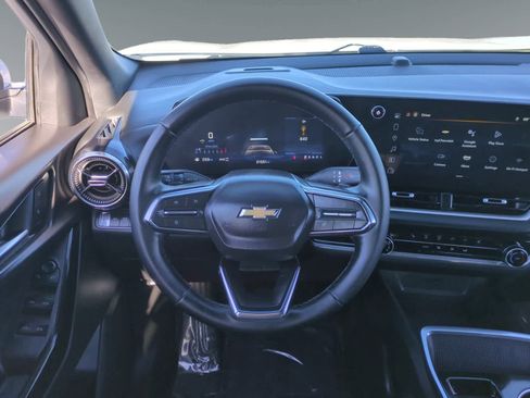 Used 2025 Chevrolet Equinox LT image 12