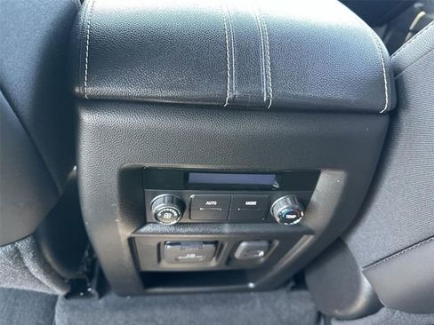 Used 2023 Chevrolet Traverse LT w/ LT Premium Package AWD/4WD image 21