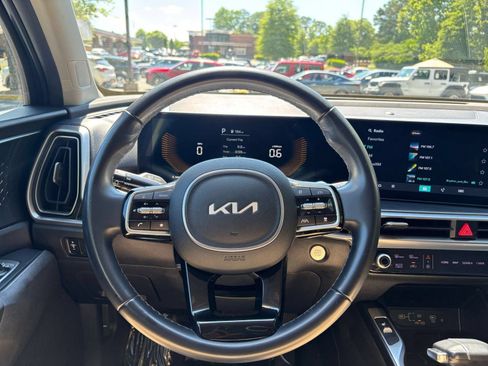 Used 2024 Kia Sorento S FWD image 29