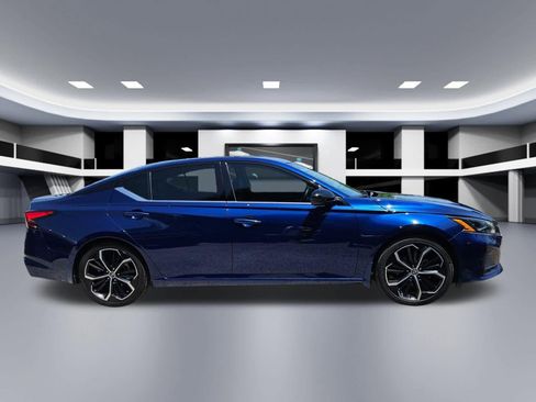 Used 2023 Nissan Altima 2.5 SR FWD image 5