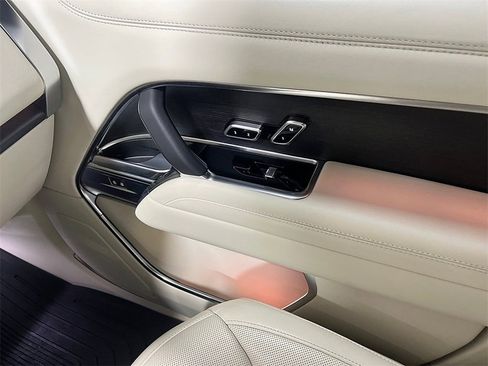 Used 2023 Land Rover Range Rover SE image 27