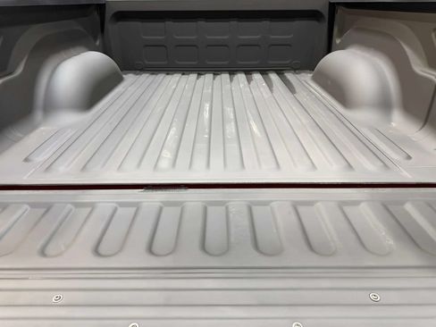 Used 2017 RAM 1500 Laramie AWD/4WD image 9